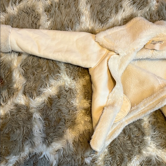 White leather and fur jacket - Picture 8 of 8